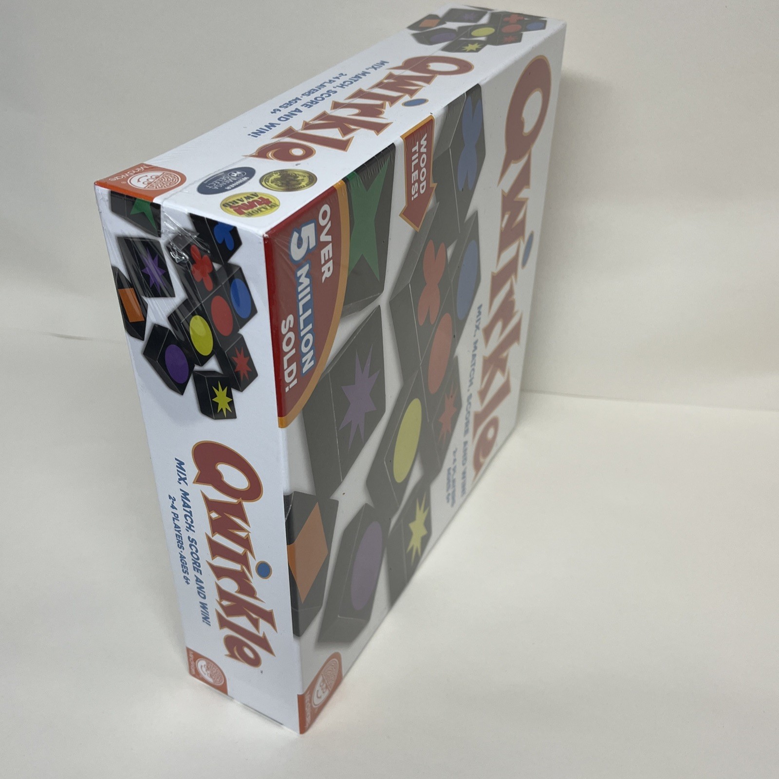 MindWare Qwirkle Board Game With Wood Tiles New Sealed 2-4 Players Ages 6+