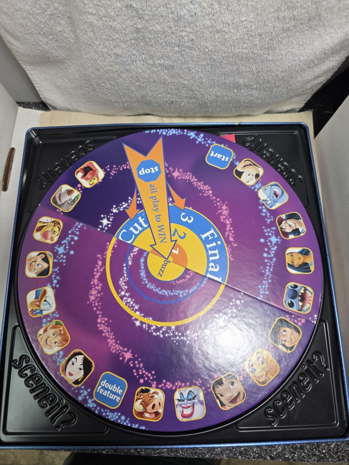 Screenlife 2004 Mattel Disney Scene It? In Metal Collectible Case( Complete)