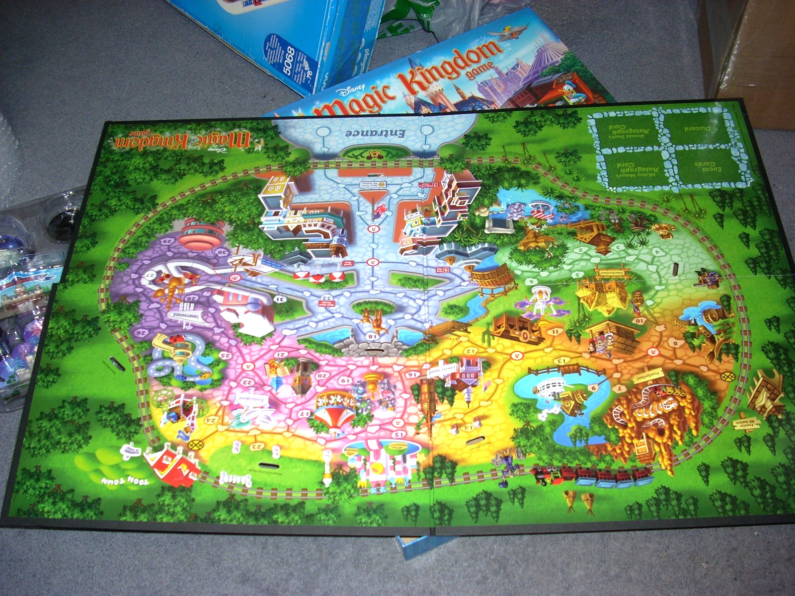 Disney Magic Kingdom Theme Park Board Game Parker Brothers 2004 Complete