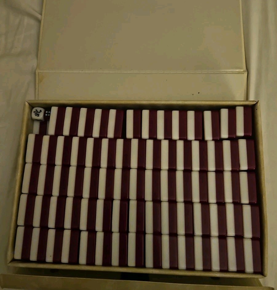 VTG Mah Jong Travel Set Complete 148 Tiles Original Case Hong Kong Burgundy Dice