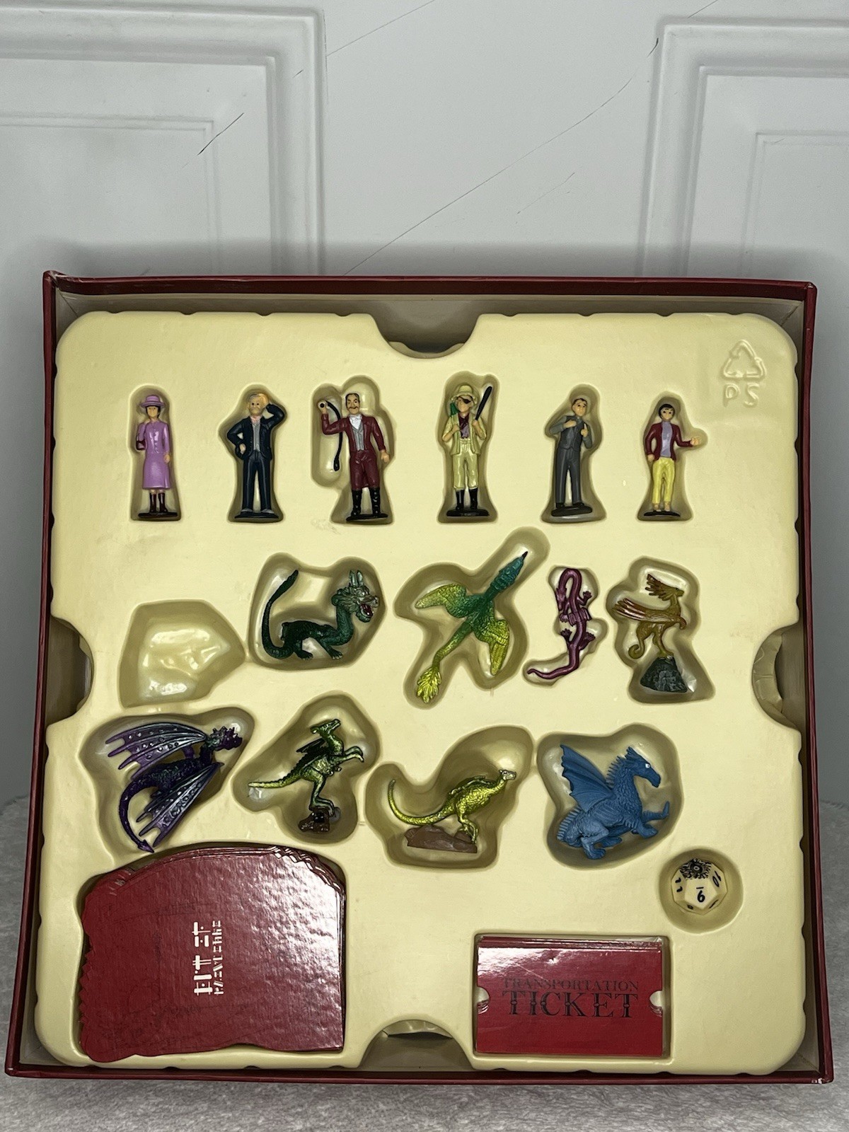 NEAR COMPLETE Dragonology The Game Sababa Toys Board Game Based Book Series 2006