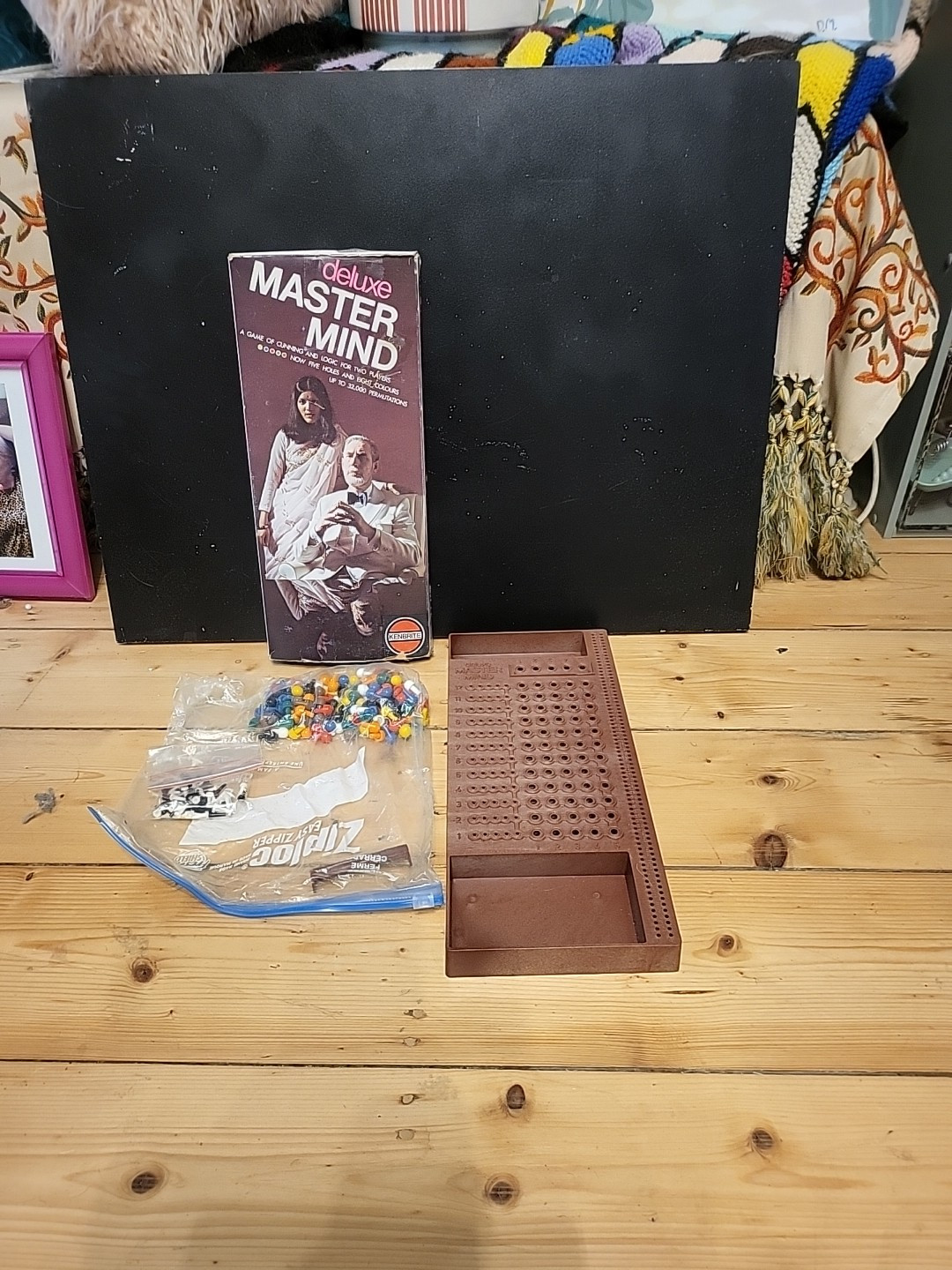 1975 Vintage Deluxe Mastermind Game Kenbrite Game Complete EC box Damage See Pic