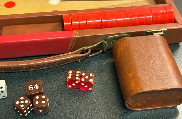 Vintage Backgammon Set Inlaid Veneer 1.25″ Men Hour Glass Leatherette Case