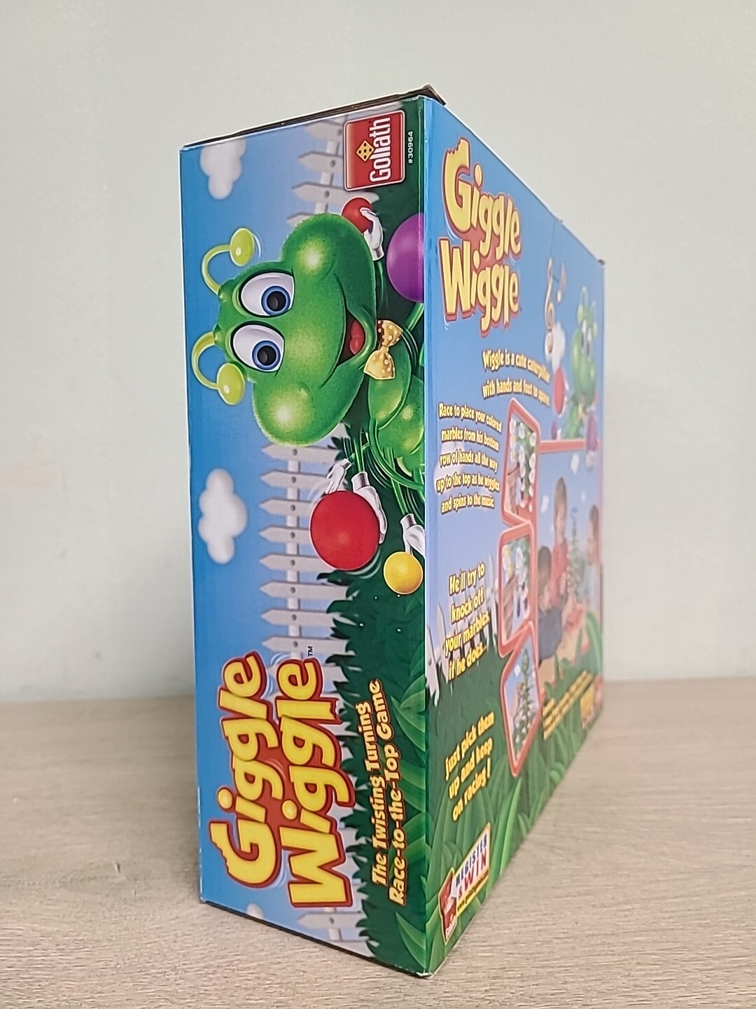 Goliath Giggle Wiggle The Twisting Turning Run Game Multicolor DMG PKG