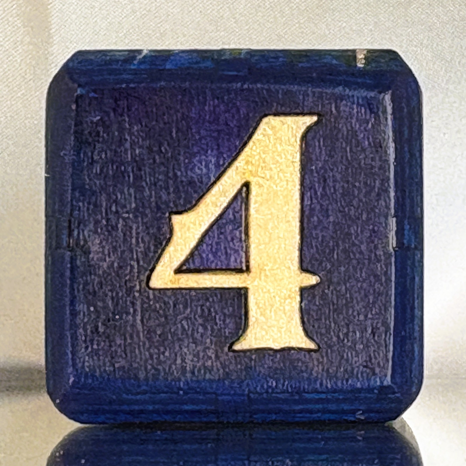 Stellar Sands – Light Across the Dunes – Backgammon Doubling Cube 36mm
