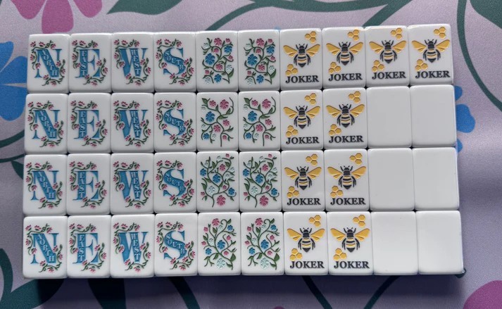 American Mahjong Game Set, 160 Garden/ engraved Bee Layered Mah Jong Tiles
