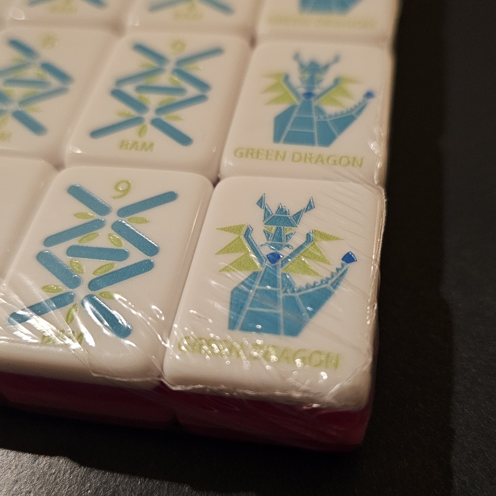 NEW! Unbranded Hot Pink Crystal Backed Engraved Mahjong Tiles Set 160