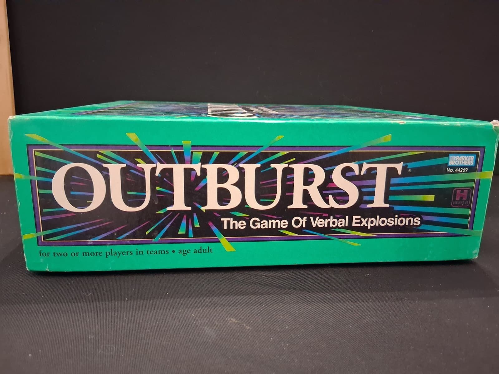 Outburst Board Game Parker Brothers 400 Cards Missing 2 Blue Pass Chips – [B-15]