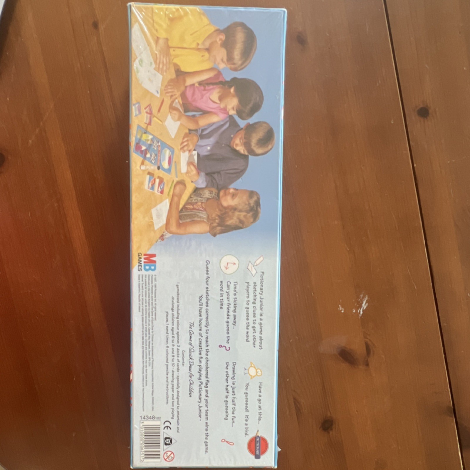 MB Games Pictionary Junior Complete Art Game for Children 7+ 4 Players