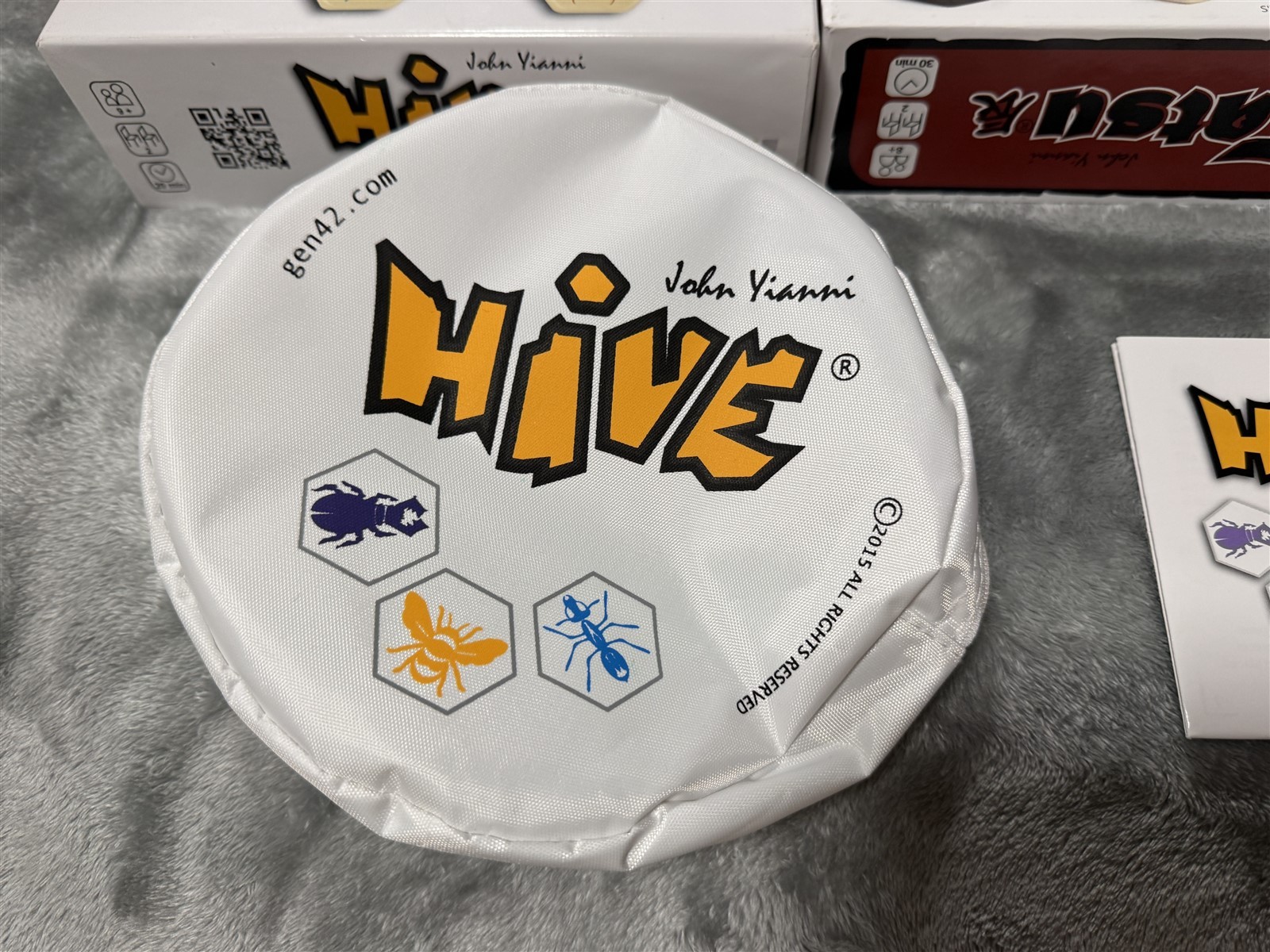 HIVE BOARD GAME BY JOHN YIANNI SMART ZONE GAMES – COMPLETE + TRAVEL BAG GEN42