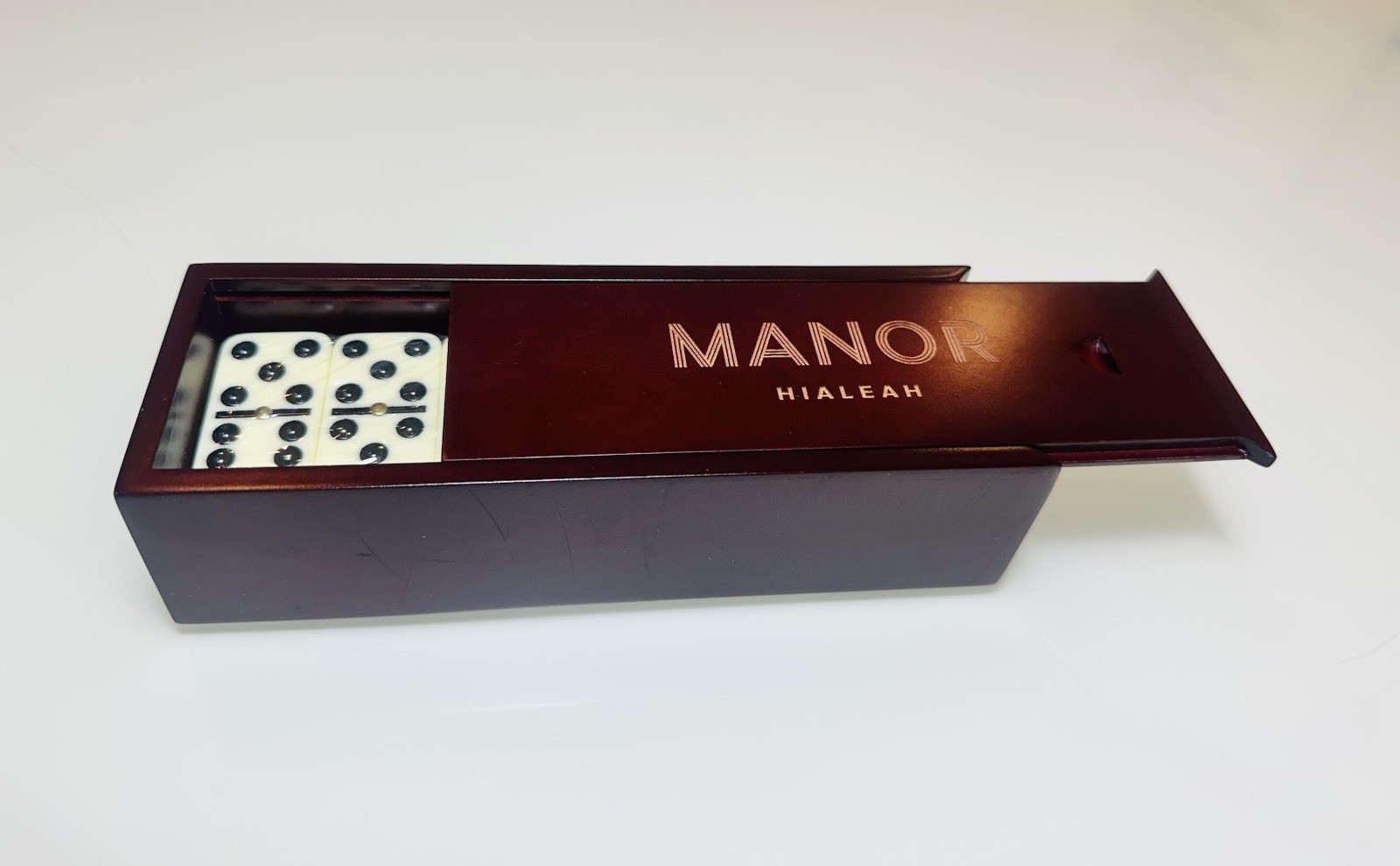 Dominoes Set of 28 MANOR Hialeah in Wooden Case NEW