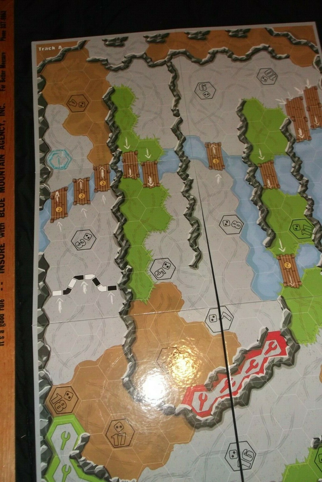 GEN 42 , THE HIVE STUDIO – JUNKYARD RACES BOARD GAME – COMPLETE IN LITTLE PLAYED