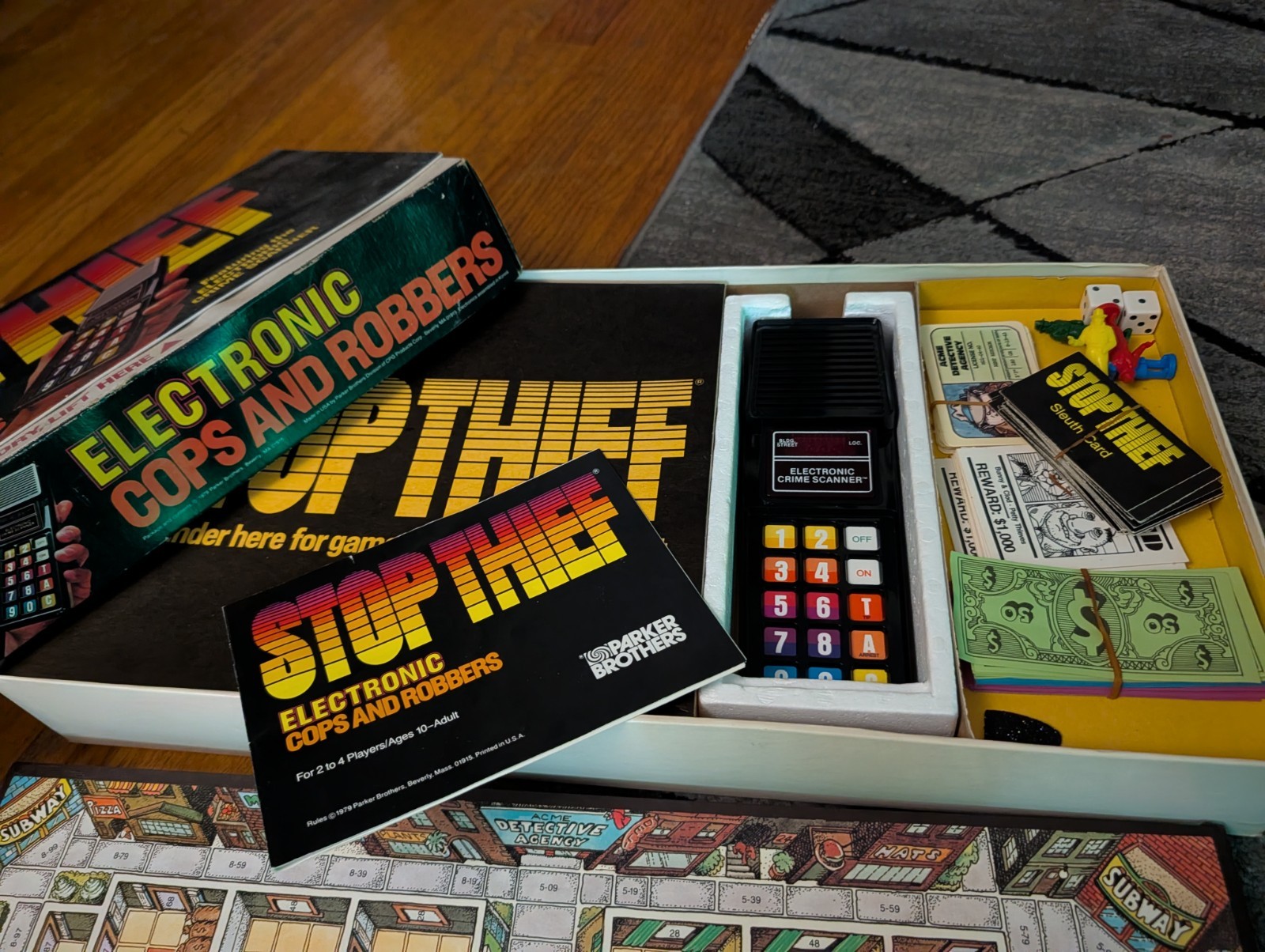 Vtg 1979 STOP THIEF Electronic Cops & Robbers Board Game