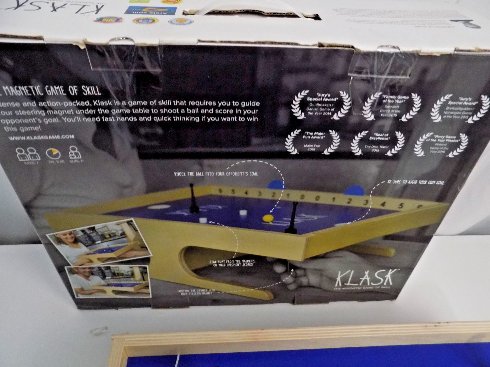 Klask The Magnetic Award-Winning Party Game of Skill – for Kids and Adults.