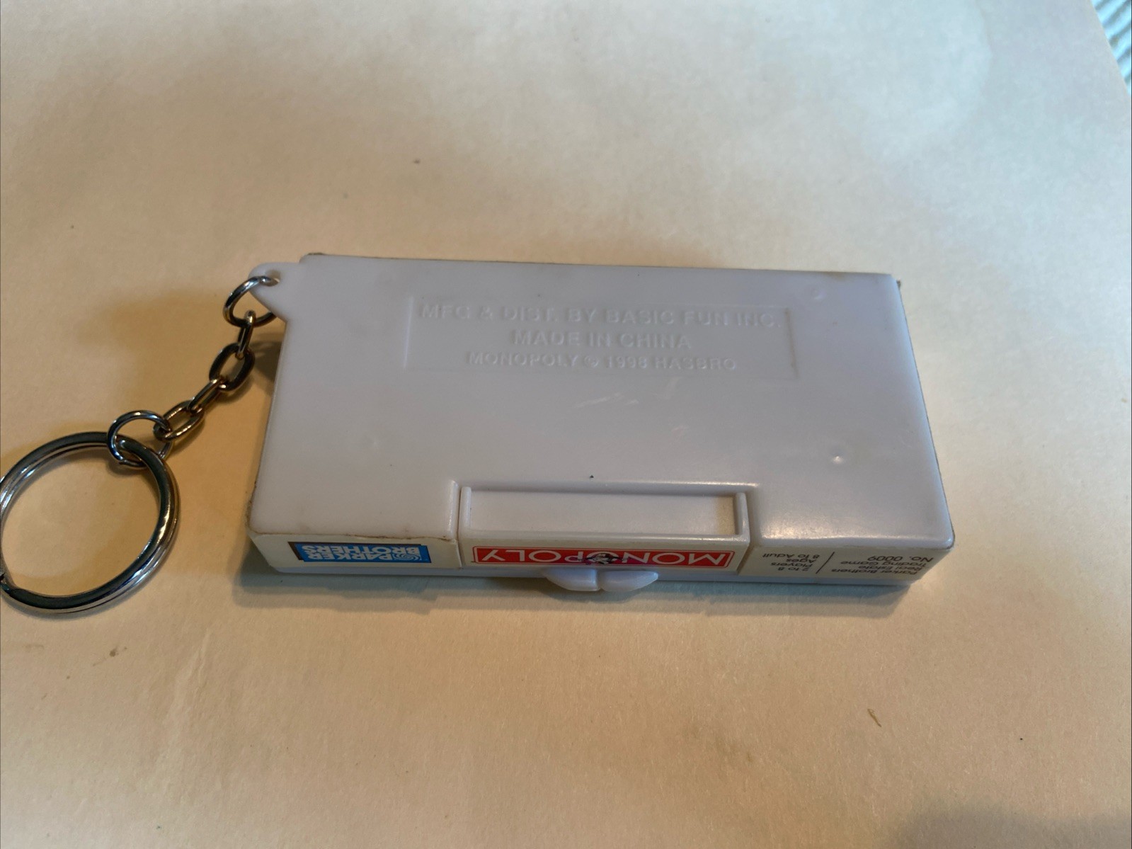 1998 Hasbro Parker Brothers MONOPOLY KEY CHAIN BOARD, 2 GAME PIECES & DICE-Fun!