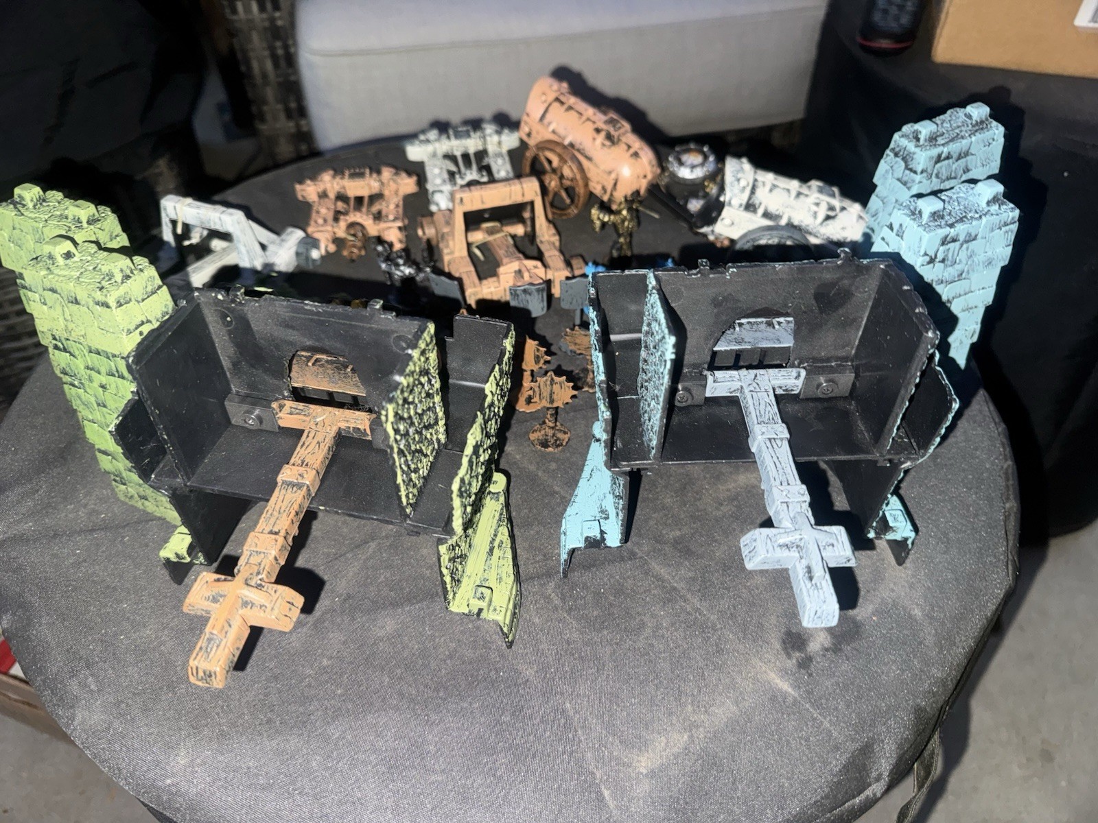 2007 SPIN MASTER BATTLEGROUND – CROSSBOWS & CATAPULTS WAR CHEST STARTER SET