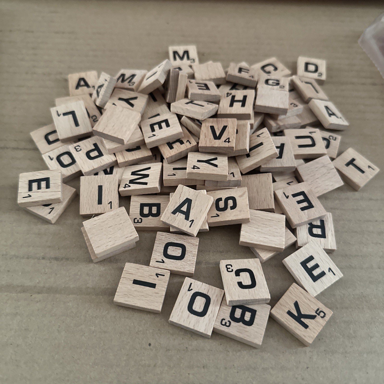 Hasbro Gaming Scrabble Crossword board game A8166 intact AND complete 100 TILES