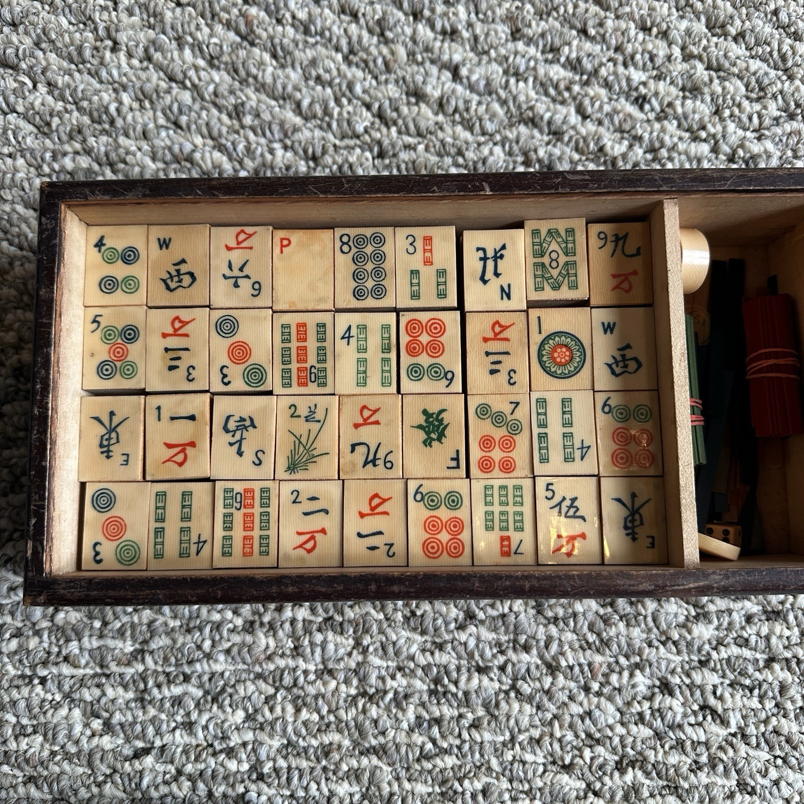 Vintage Chinese Mandarin Mahjong Game Set 144 Tiles Wood Relief Box