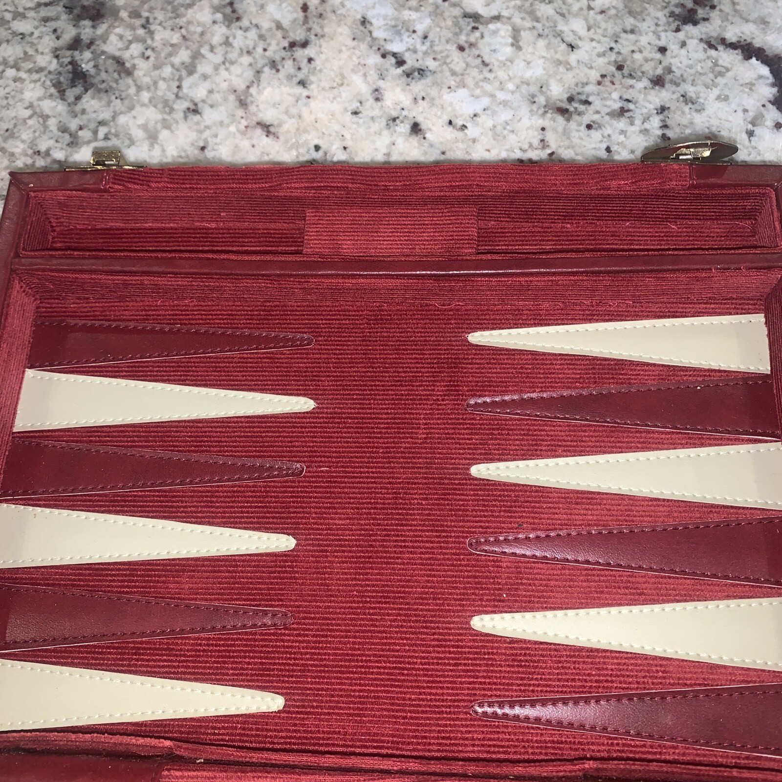 Cambor Backgammon Set. 4 Dice Cups Checkers Doubling Cube Maroon Size 11”x8” Vtg