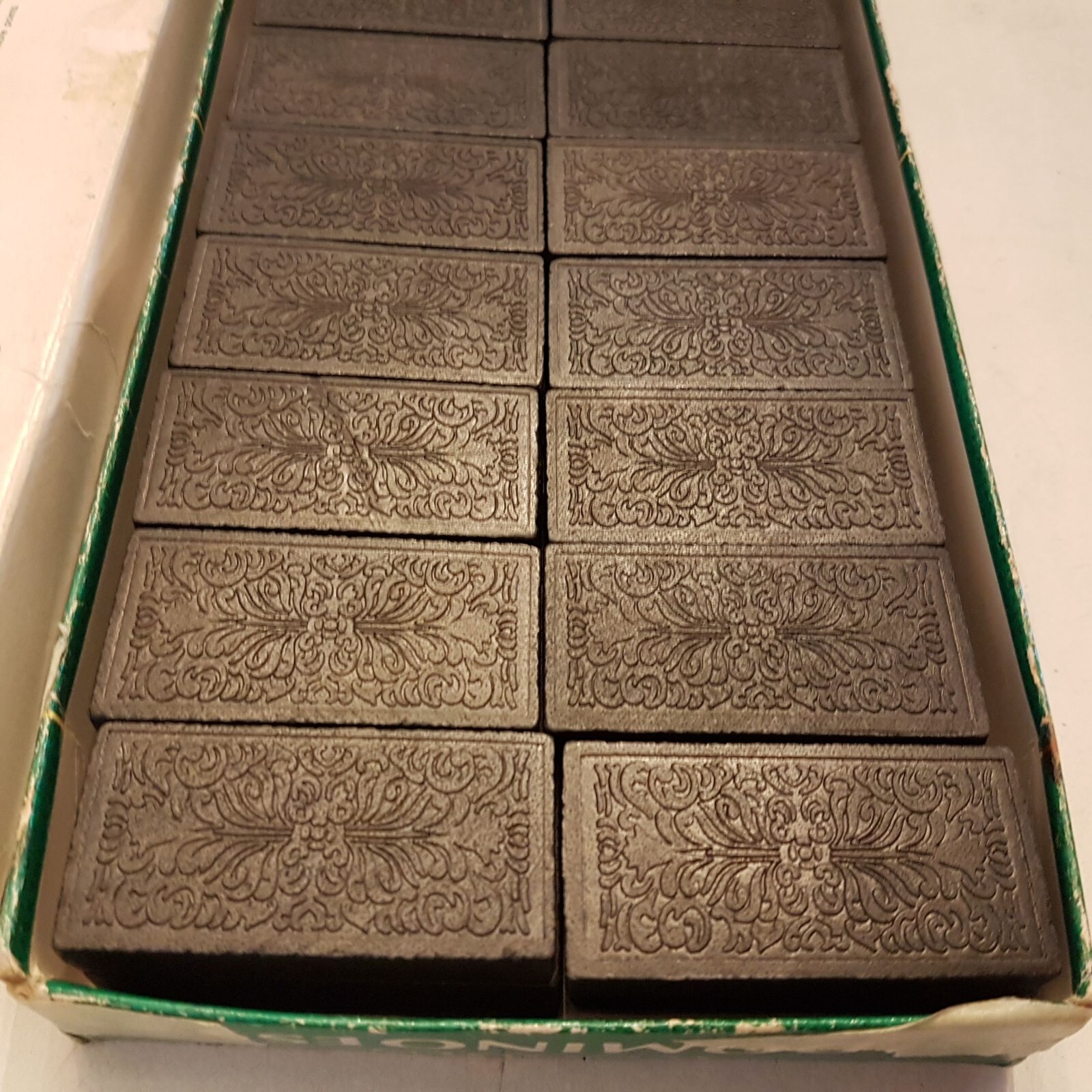 Double Nine Wooden Dominoes, COMPLETE in box – 55 bricks for 2 to 6 players