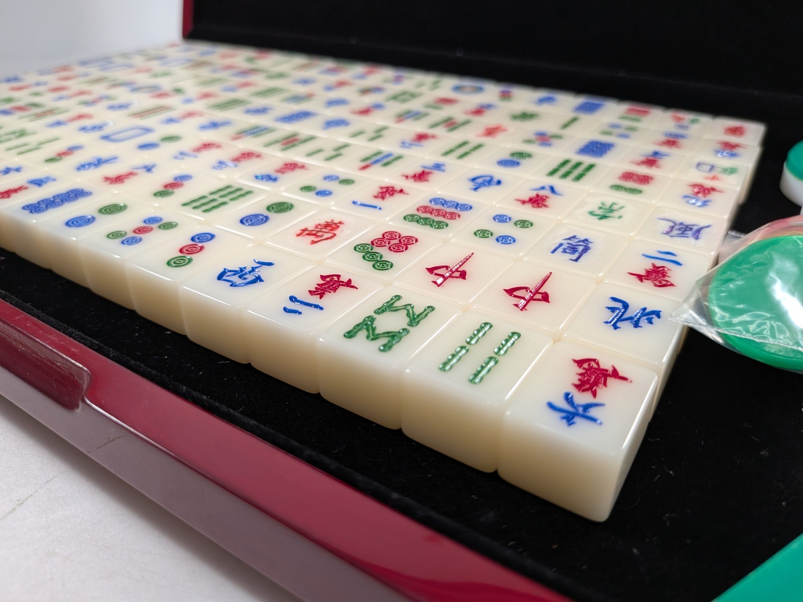 Mahjong Set in Wooden Case with 144 Tiles, Dice and Chips