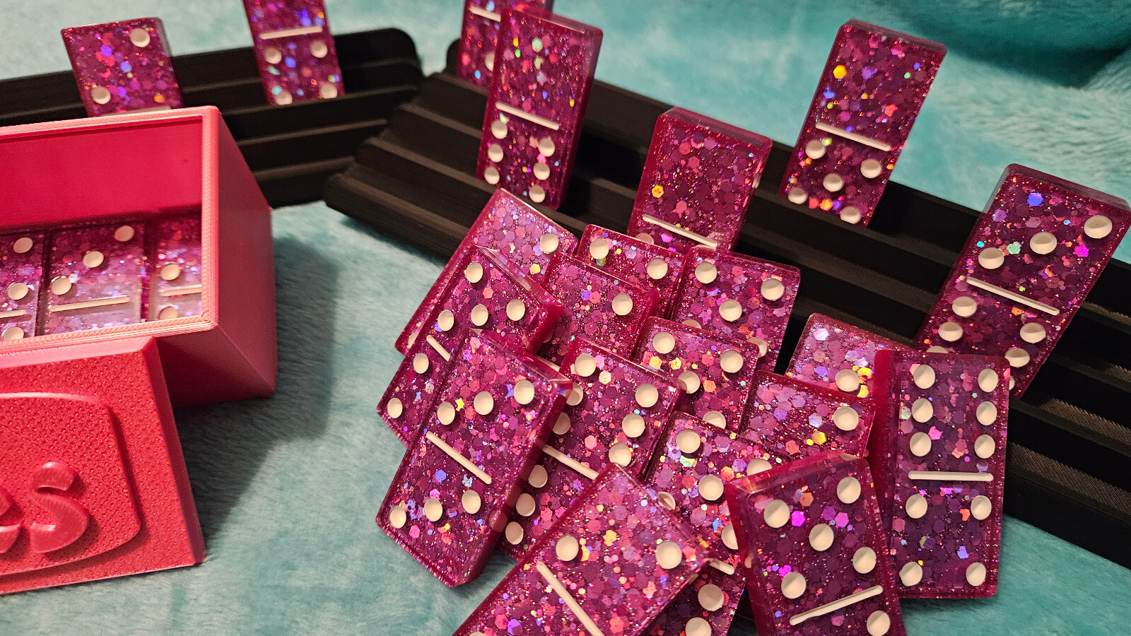 3/8″ Hot Pink Dominoes + 2 Black Domino Holders