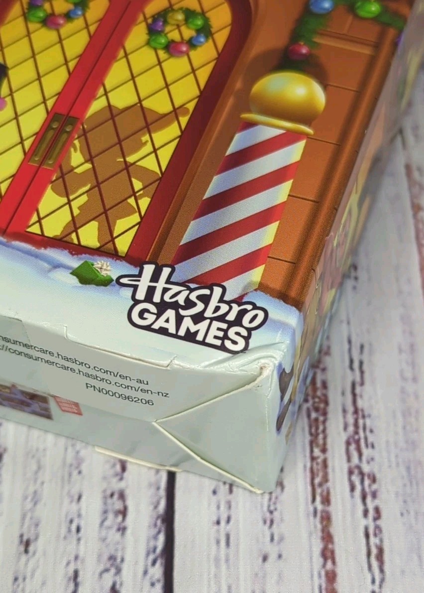 Clue North Pole Christmas Holiday Edition Santa Elves Game Hasbro *NEW