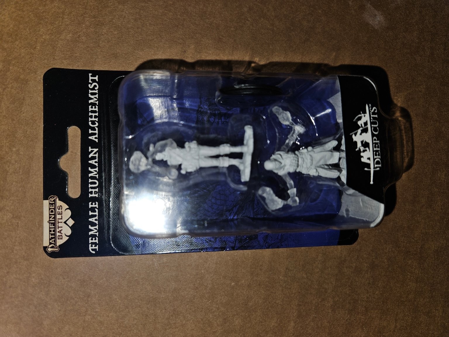 Pathfinder Battles Female Human Alchemist Miniature Deep Cuts Unpainted