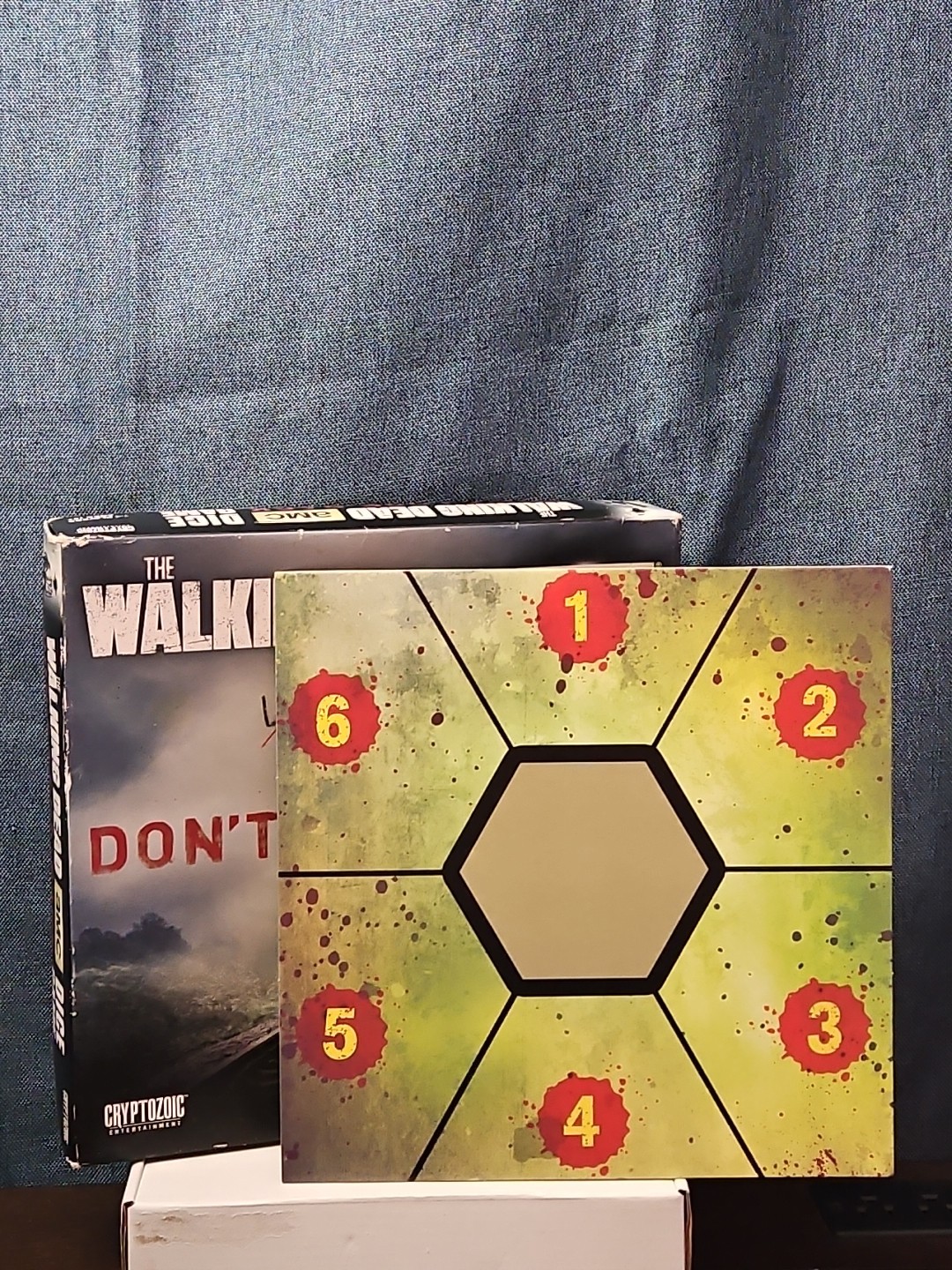 The Walking Dead: Don’t Look Back Dice Game | AMC Cryptozoic | Rick Daryl