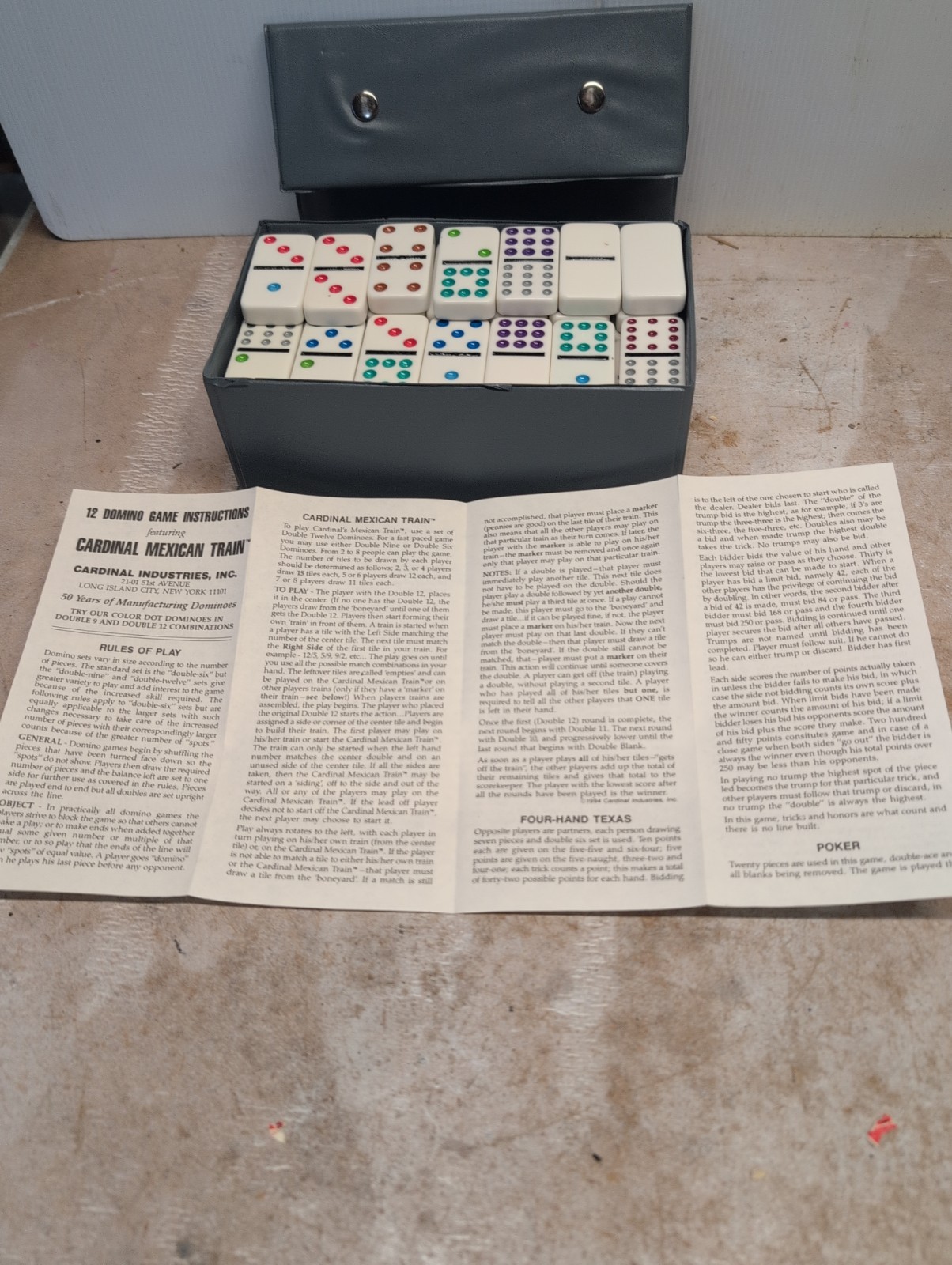 VTG DOMINO GAME SET OF 91 CARDINAL ‘COLOR DOT’ DOMINOS GRAY SNAP VINYL CASE 1994