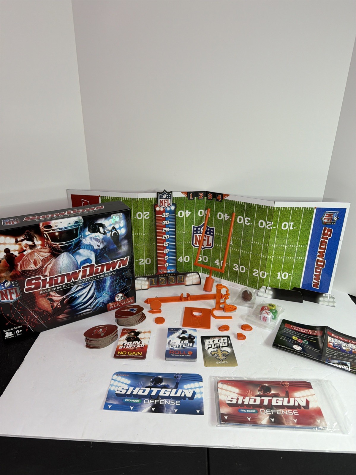 NFL Showdown Board Game Buffalo Games Football 32 Teams Pass Run Blitz Complete