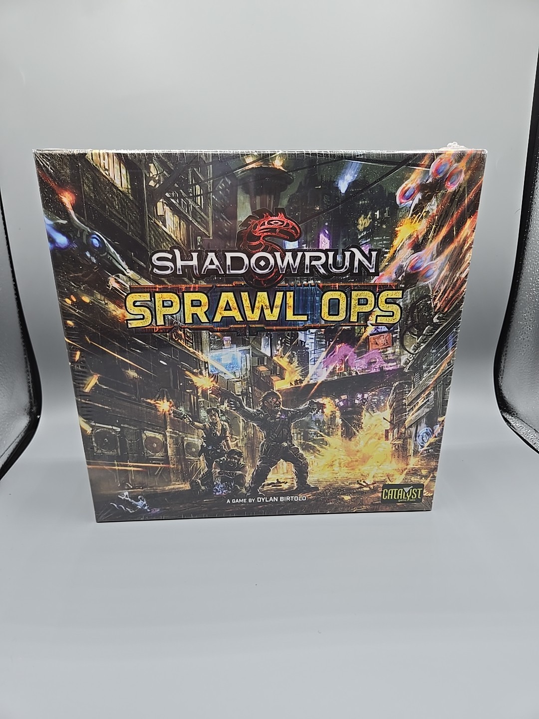 Catalyst Games Shadowrun Sprawl Ops Board Game PLUS 5-6 Player Expansion Pack
