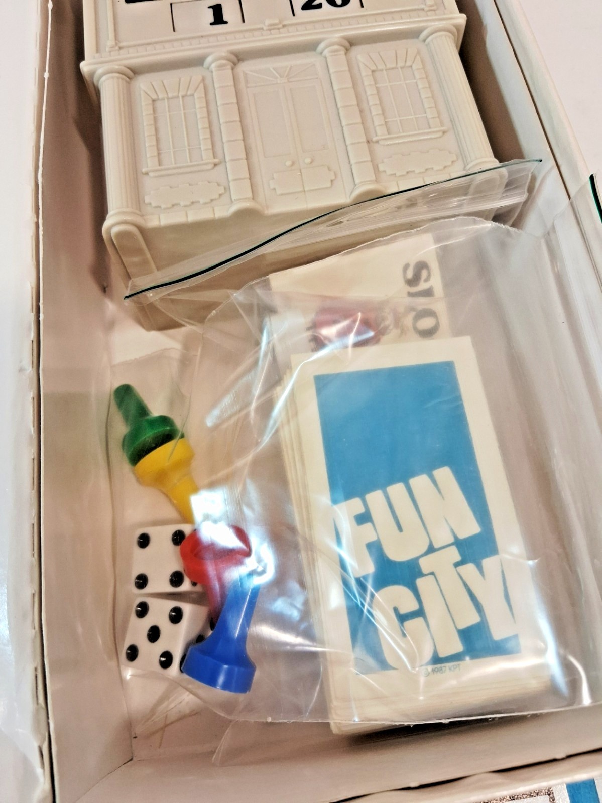 Fun City board game 100% Complete 1987 Parker Brothers vtg