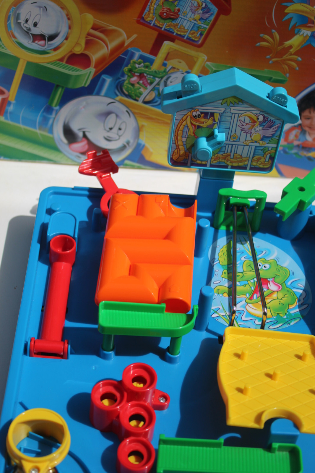 Tomy Tricky Ball Screwball Scramble Board Game