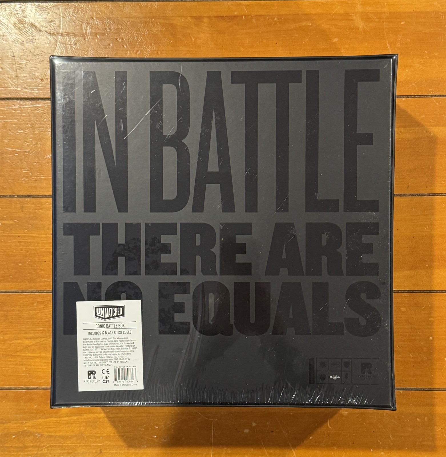 Unmatched Battle Box Storage System – Iconic design with 12 hero stands NEW