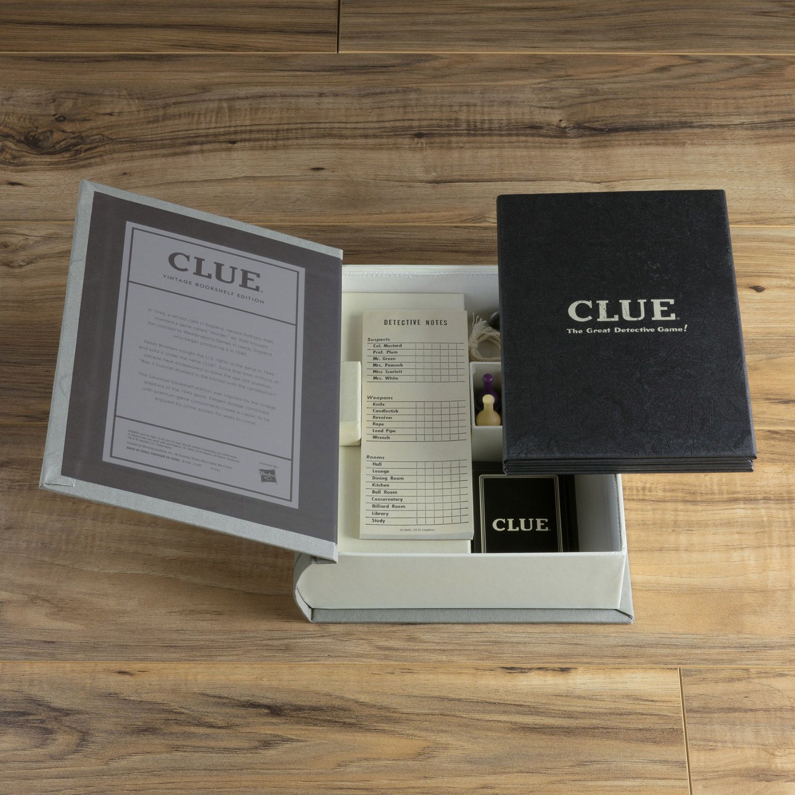 WS Game Company – Clue Vintage Bookshelf Game – 21430