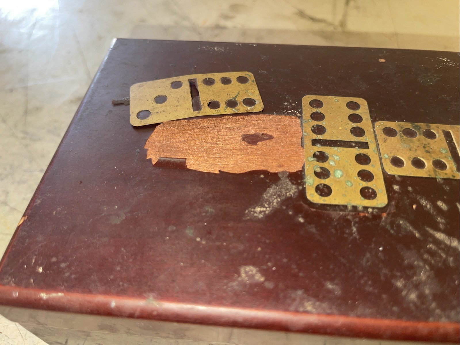 Double Nine Dominoes Wooden Box Case Brass Inlays 55 Bakelite Tiles