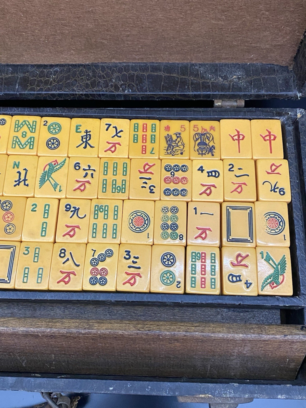 Nice Lot of 153 Vintage Bakelite Mah Jong Mahjong Tiles + 4 Racks W/ Case & Dice