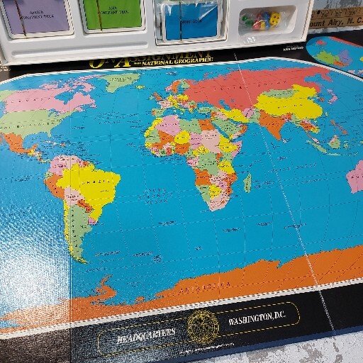 1990 National Geographic ON ASSIGNMENT Board Game in Original Box & Complete