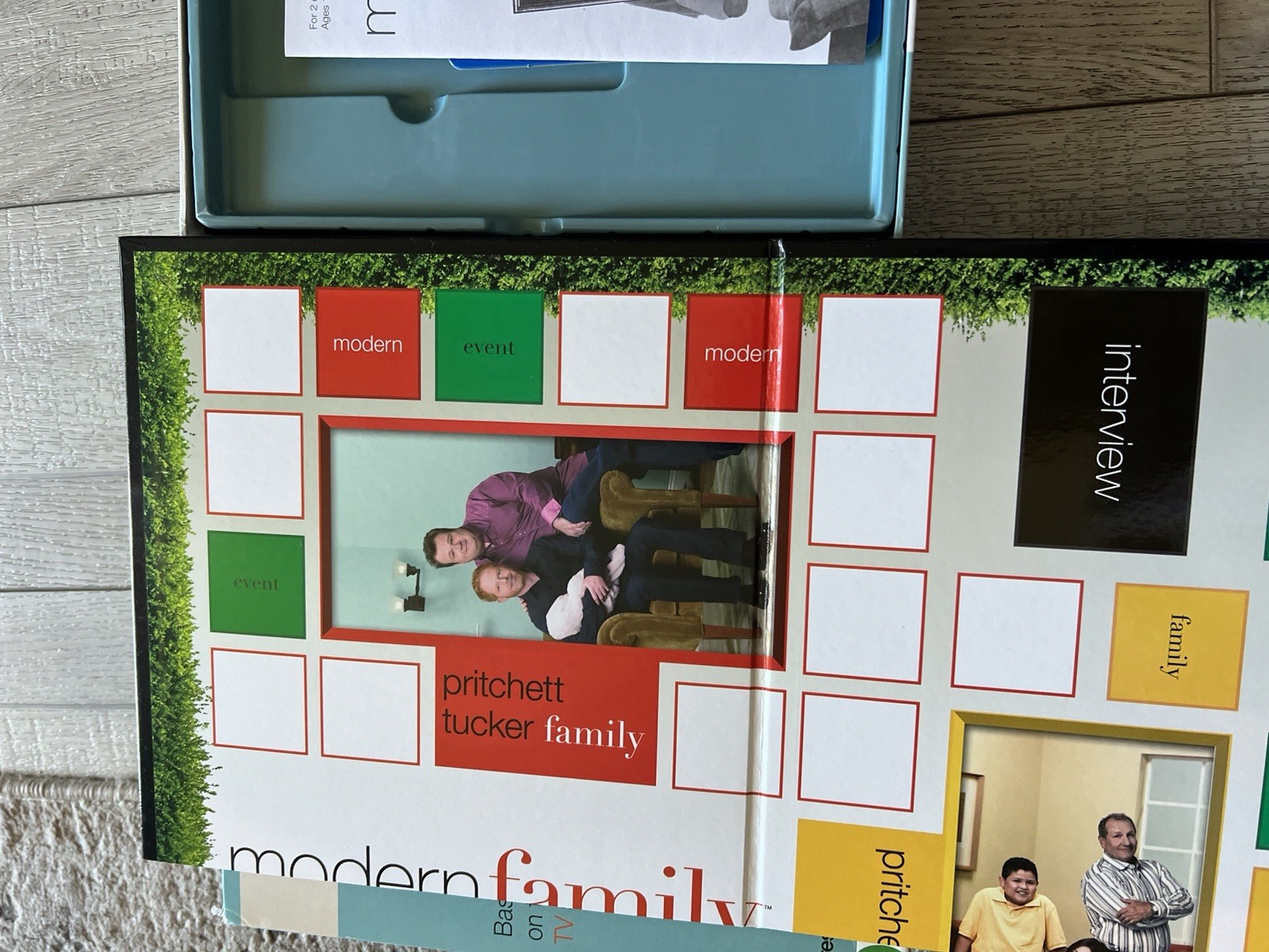 Pressman Modern Family Game Board Game New Rare