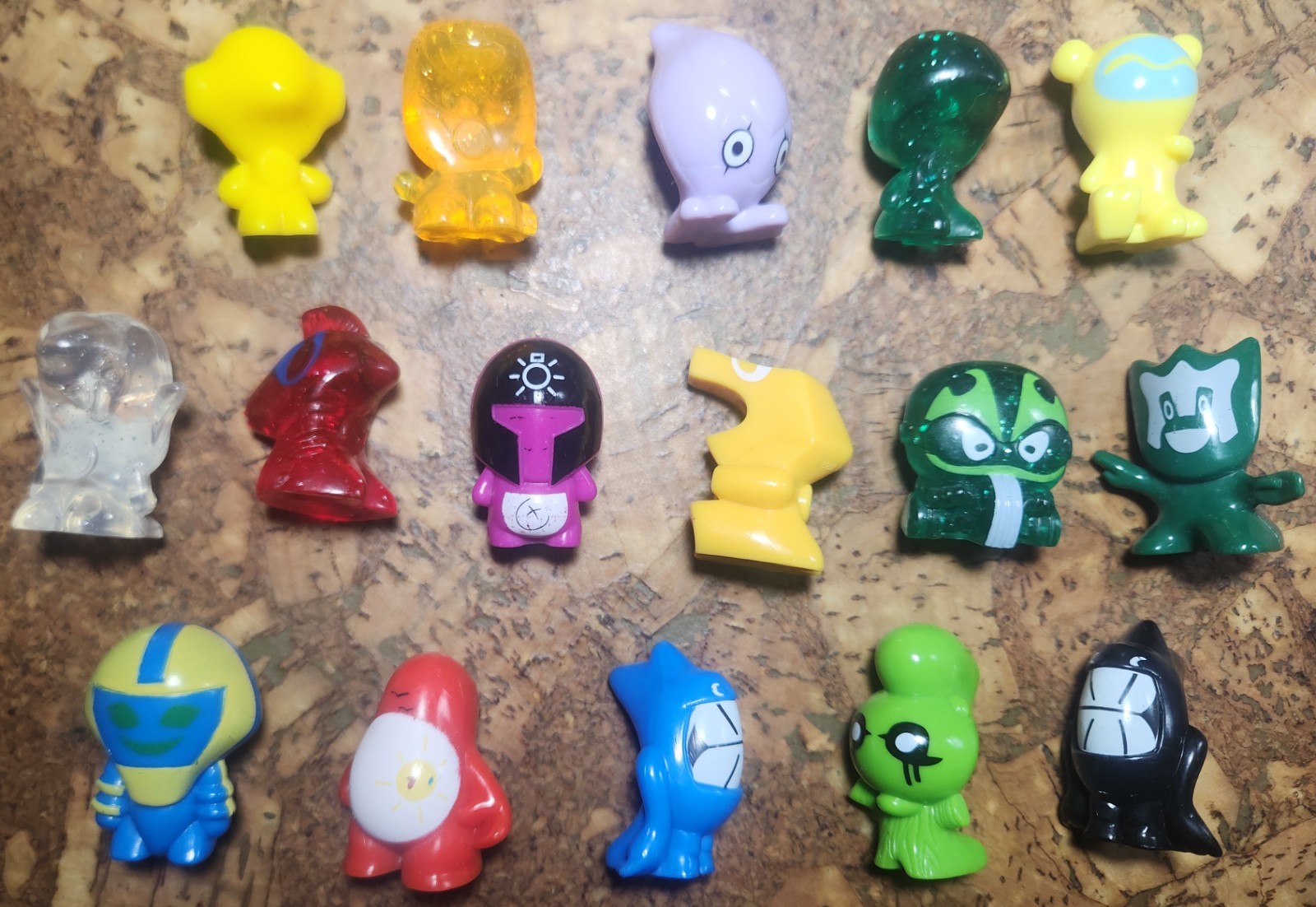16 Gogos Crazy Bones figures EXCELLENT