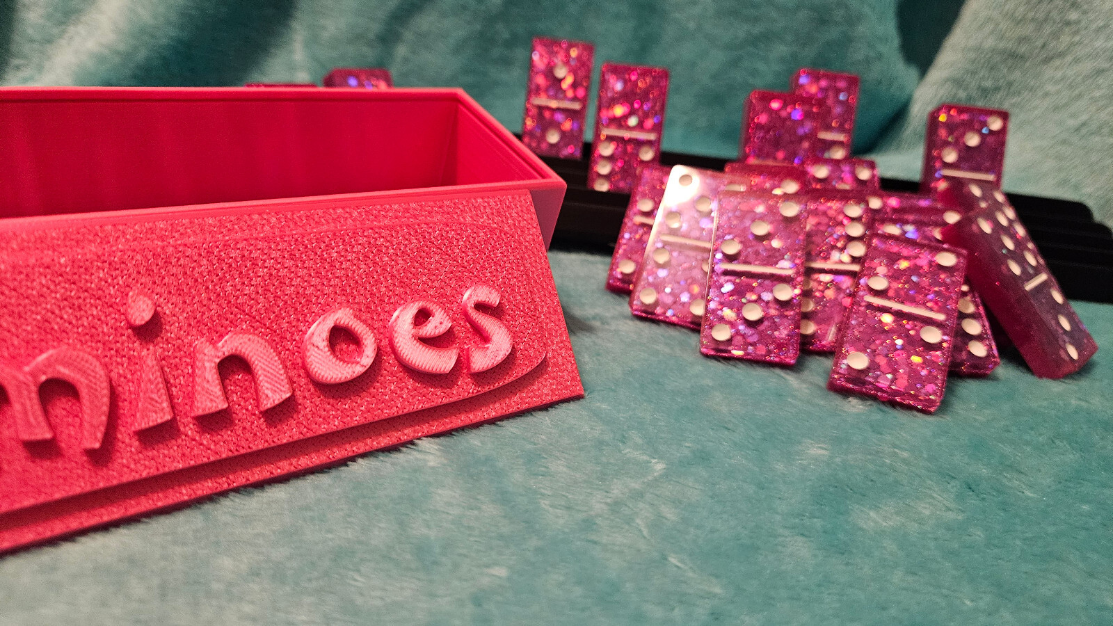 3/8″ Hot Pink Dominoes + 2 Black Domino Holders