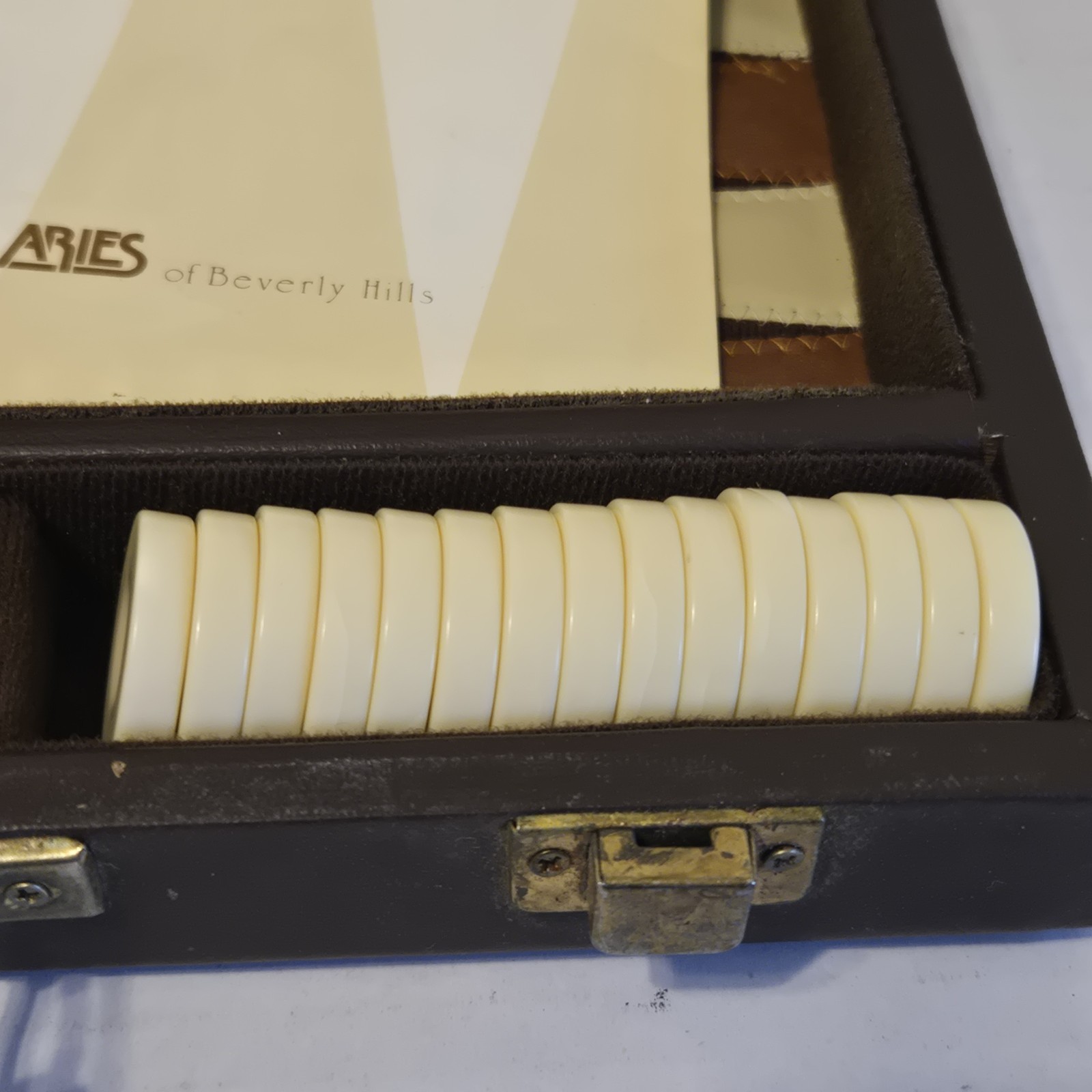 Backgammon Faux Leather 15 x 10 Case, 1 1/8″ Cream & Brown Checkers **COMPLETE**
