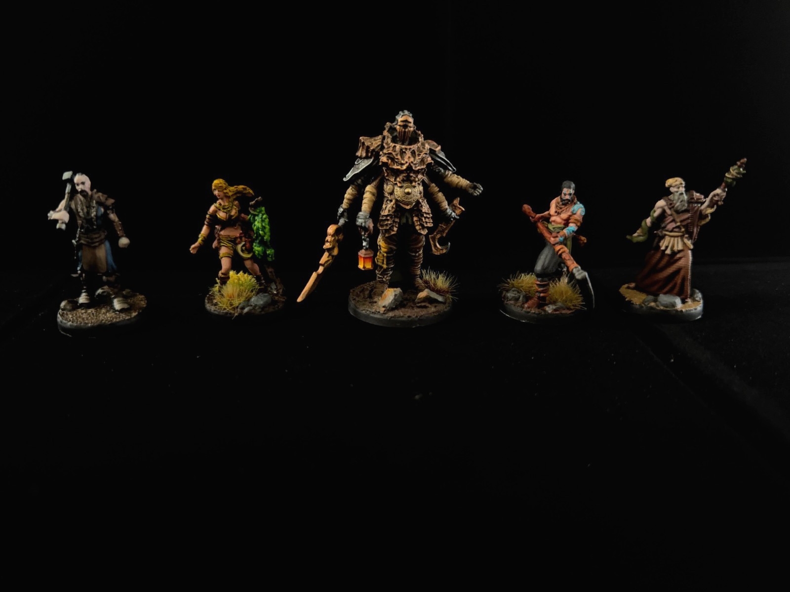 Tainted Grail: The Fall of Avalon LOT W/STTRECH GOALS & 2.0 – BASE Game Painted