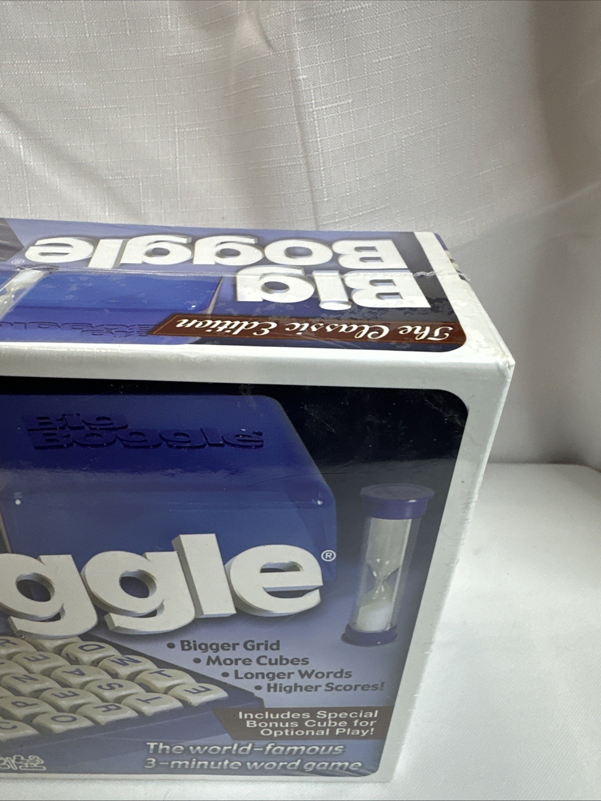 BIG BOGGLE Classic Edition Word Game – Family Game Night Kids 8+ & Adults