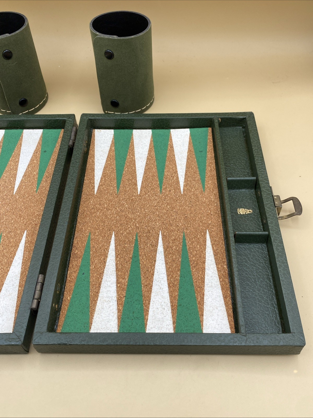 Vtg MARK CROSS Travel Size Backgammon Set England Bakelite Green & Yellow Chips