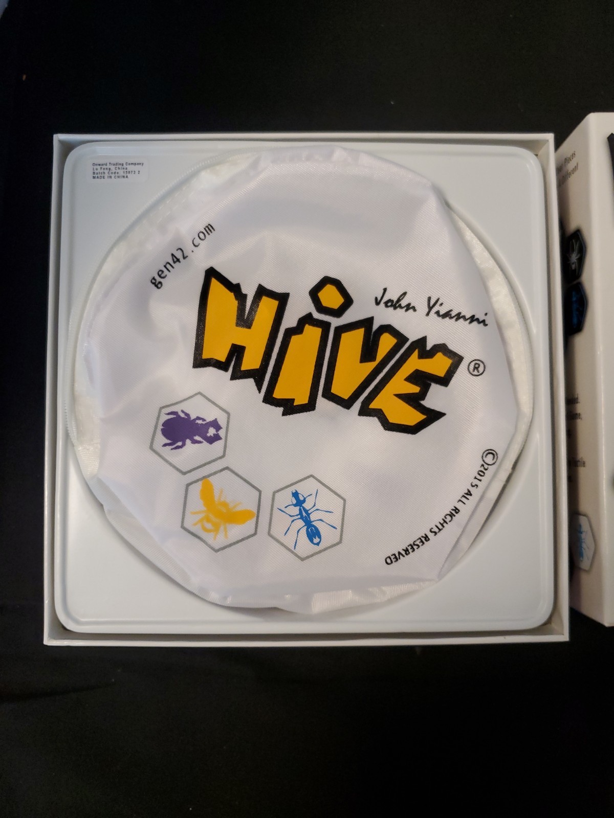 HIVE BOARD GAME BY JOHN YIANNI SMART ZONE GAMES – COMPLETE + TRAVEL BAG GEN42