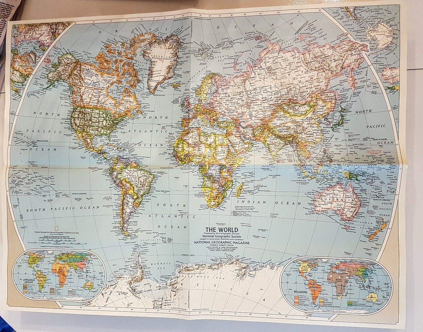 National Geographic Global Pursuit Board Game VTG 1987 Geography Map Educational