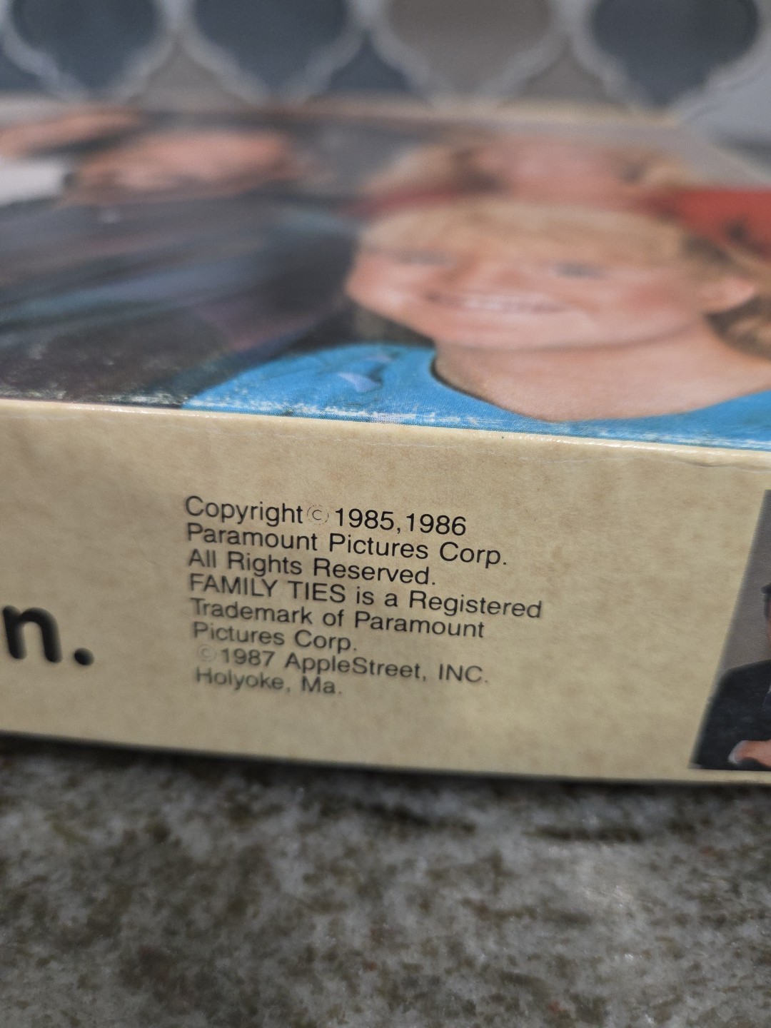1980’s THE FAMILY TIES GAME Family Board Game Apple Street 87-300 Paramount Pics