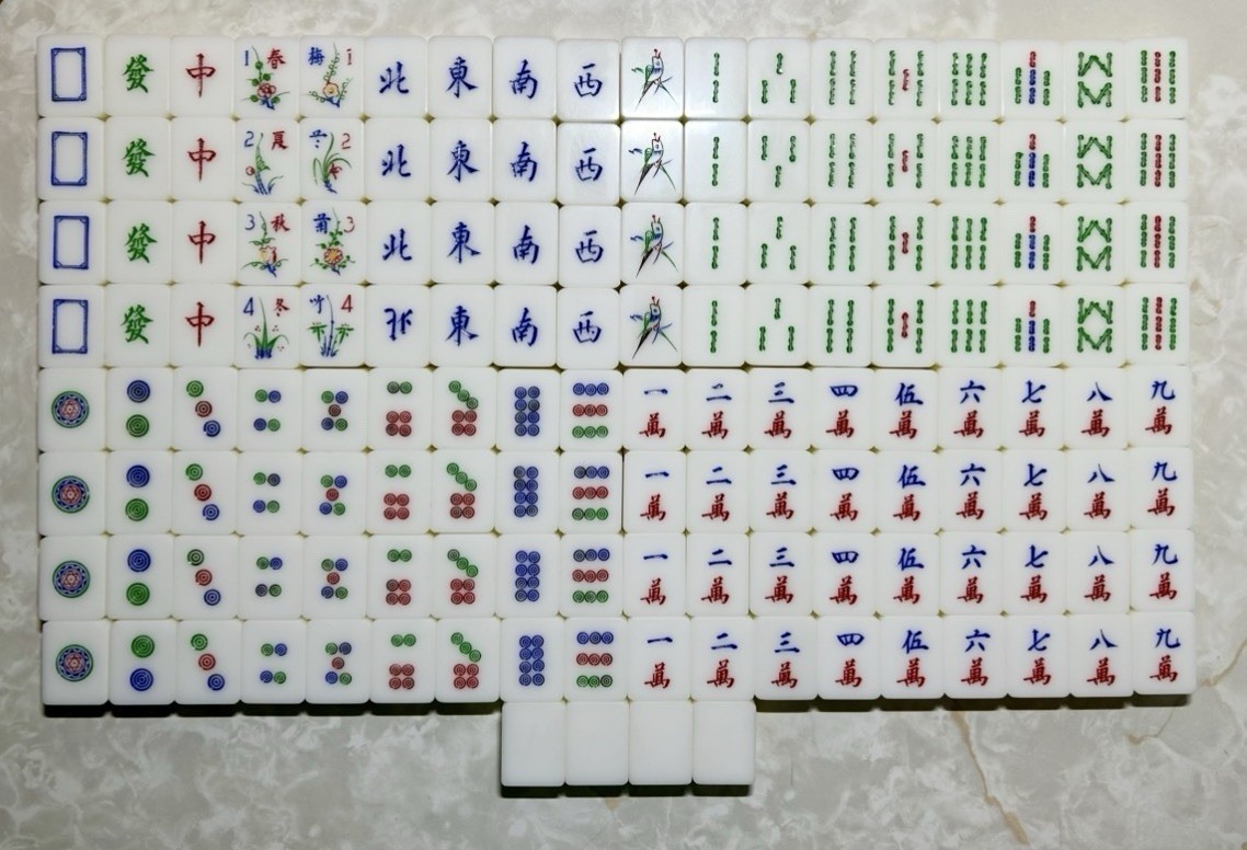 Vtg 60s Triple Layer Yellow Lucite Mahjong Set 148 Hand Carved & Painted Tiles